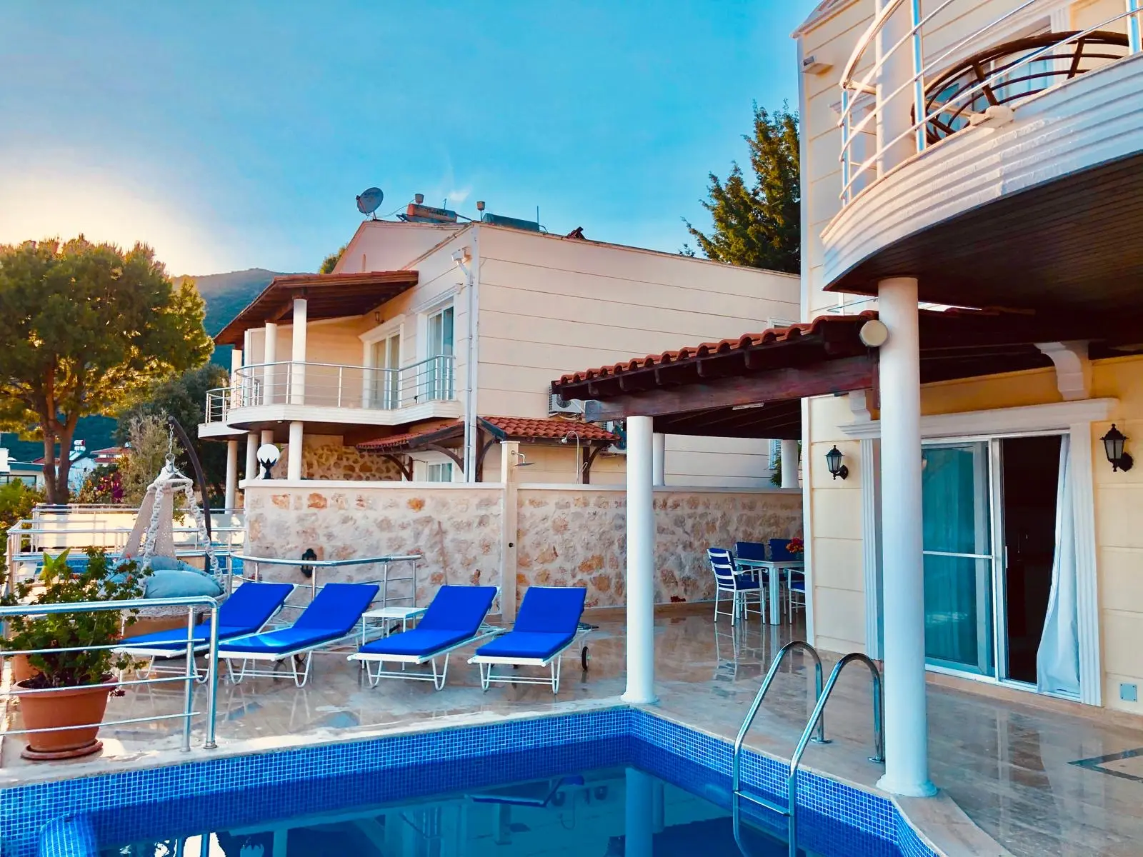 Swimming pool